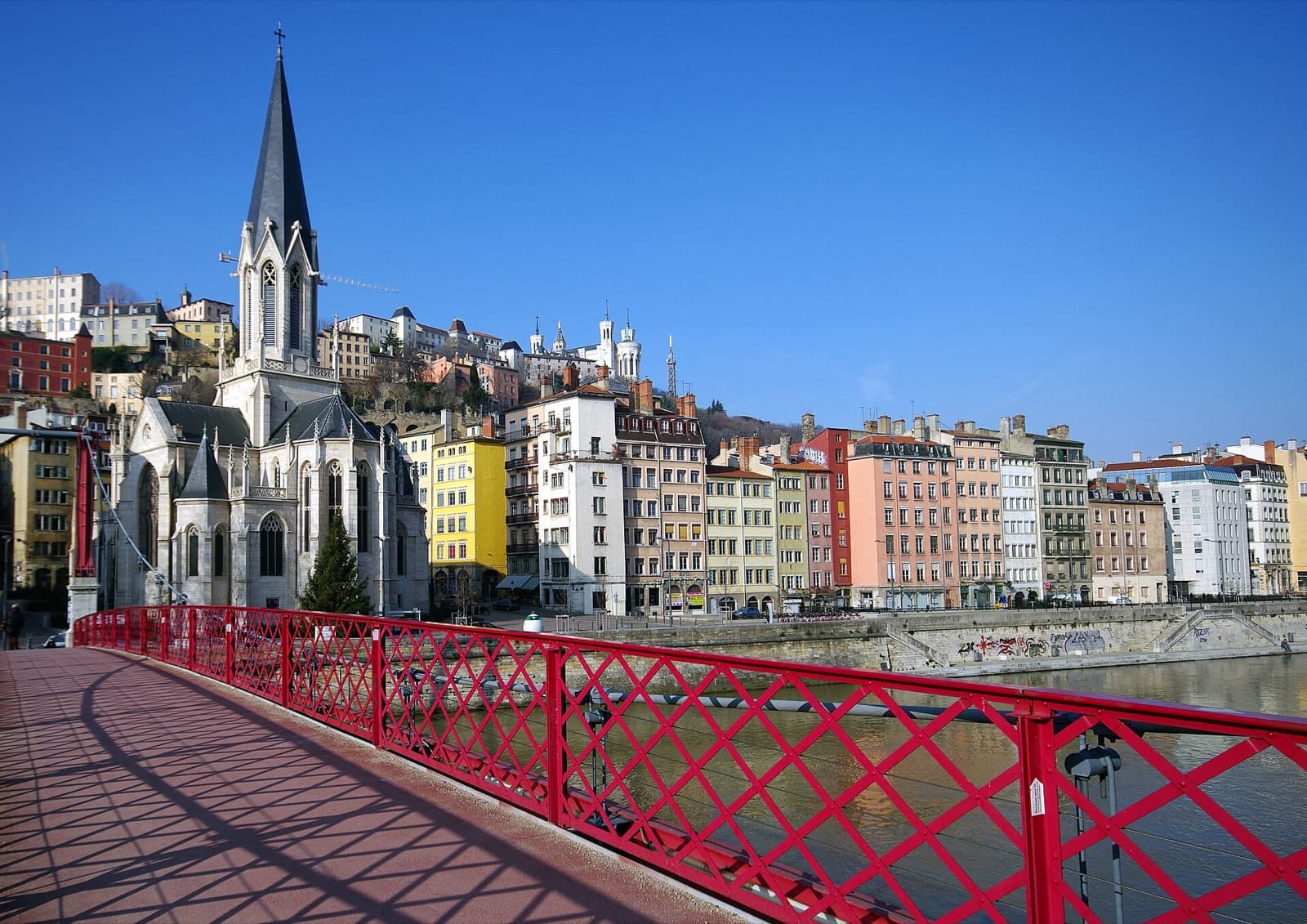 Lyon : Eglise St.-Georges et quais de Saône Lyon.jpg
